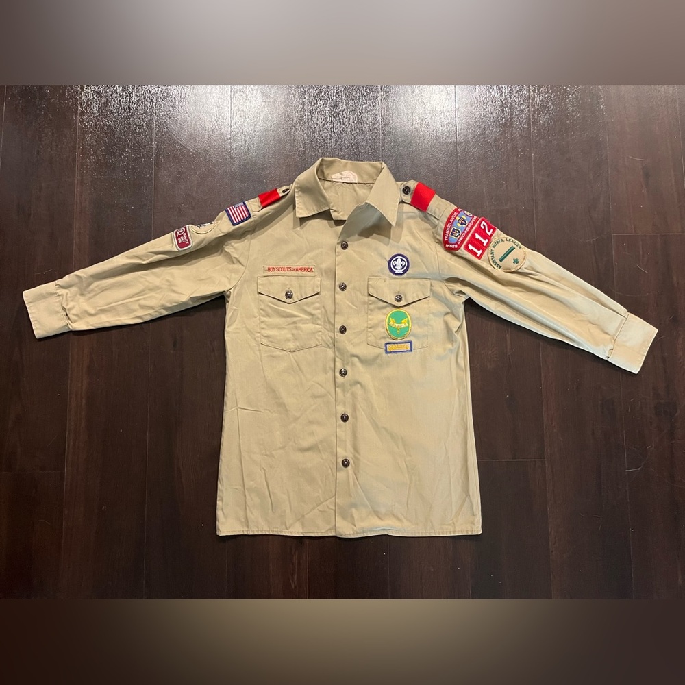 Vintage early 90s, late 80s Boy Scouts shirt small patches pins belt
